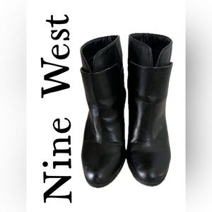 0725 Black Leather Ankle Boots Size 7.5